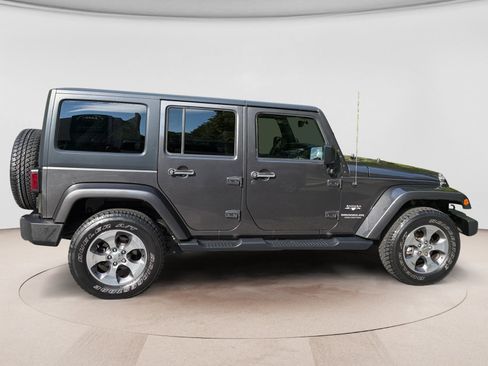 Used 2017 Jeep Wrangler Unlimited Sahara w/ Dual Top Group AWD/4WD image 6