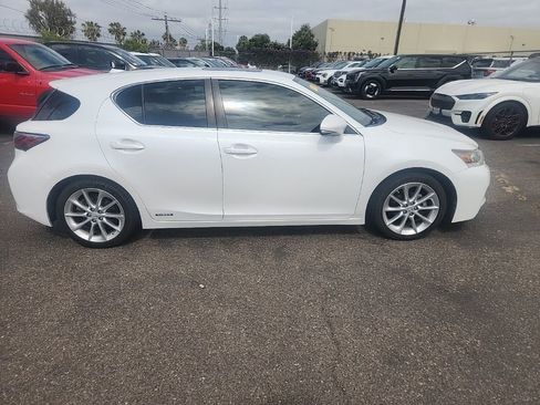 Used 2013 Lexus CT 200h w/ Premium Pkg w/Navigation FWD image 16