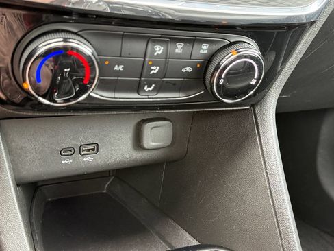 Used 2024 Buick Encore GX Sport Touring FWD image 35