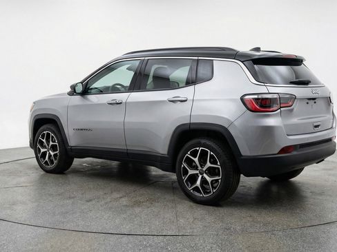 Used 2025 Jeep Compass Limited image 6