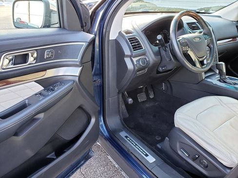 Used 2017 Ford Explorer Platinum image 8