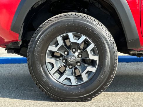 Used 2022 Toyota Tacoma TRD Off-Road image 23