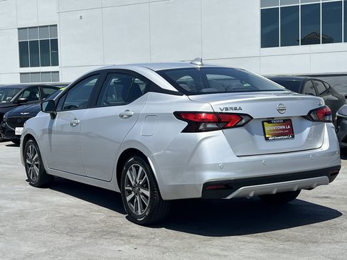 Used 2023 Nissan Versa SV FWD image 4