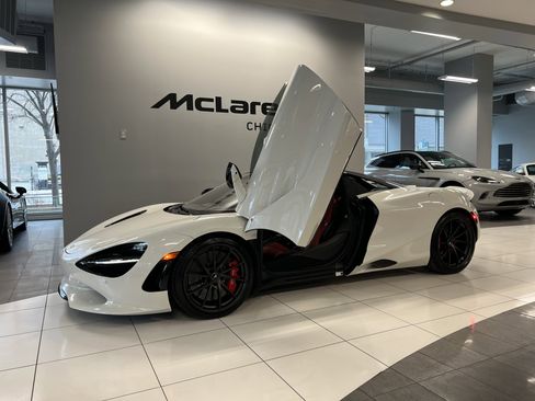 Used 2024 McLaren 750S Spider image 26