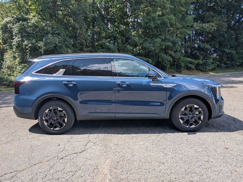 Used 2026 Kia Sorento S w/ S Panoramic Sunroof Package FWD image 3