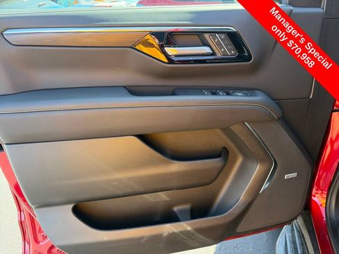 Used 2025 Chevrolet Suburban Premier AWD/4WD image 18