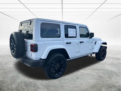 Used 2024 Jeep Wrangler Unlimited Sahara AWD/4WD image 4