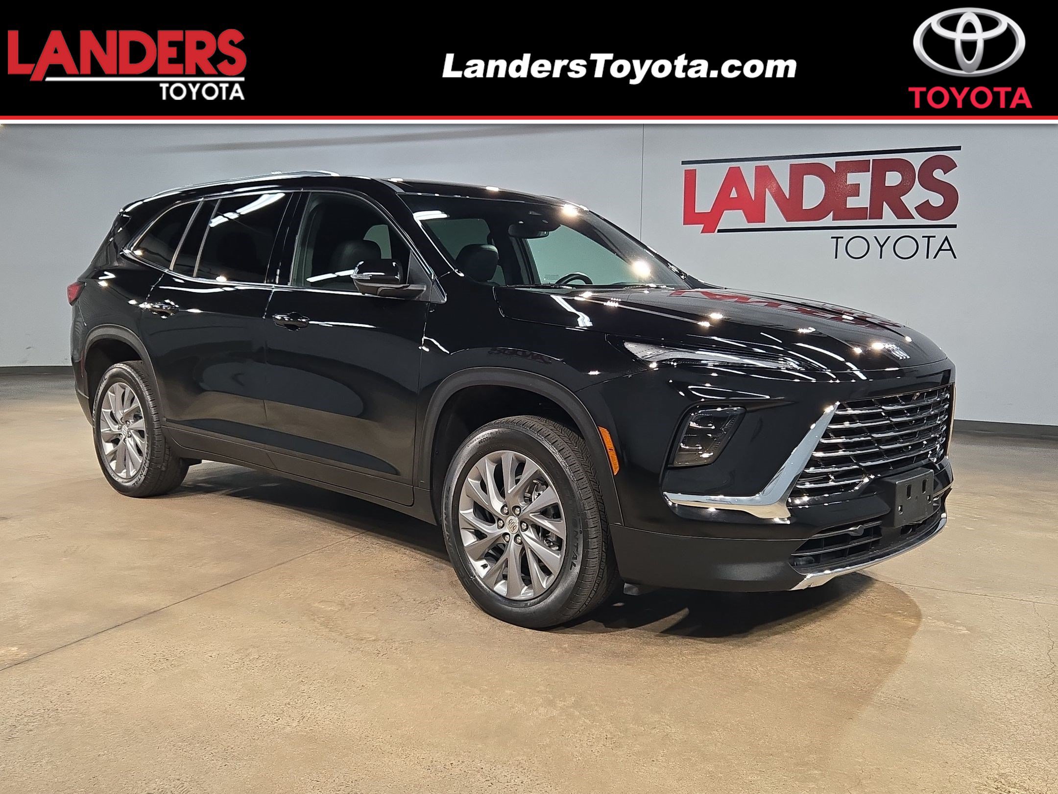 Used 2025 Buick Enclave Preferred FWD image 1