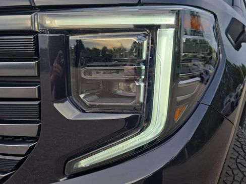 Certified 2025 GMC Sierra 1500 AT4 w/ AT4 Premium Package AWD/4WD image 33