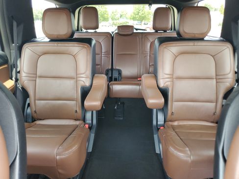 Certified 2024 Lincoln Navigator Reserve AWD/4WD image 19