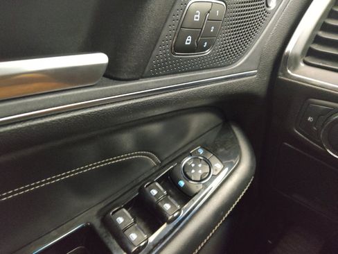 Used 2019 Ford Edge Titanium FWD image 27