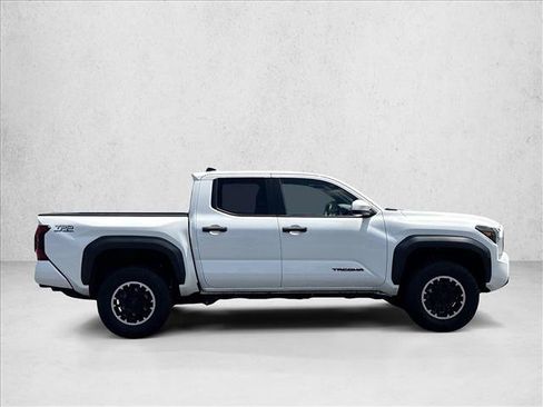 Used 2024 Toyota Tacoma TRD Off-Road AWD/4WD image 4