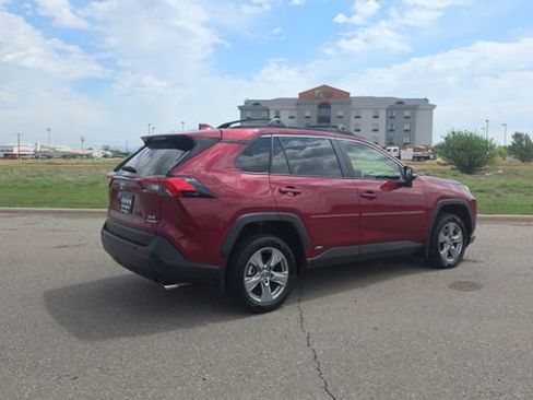 Used 2022 Toyota RAV4 XLE w/ Convenience Package image 6