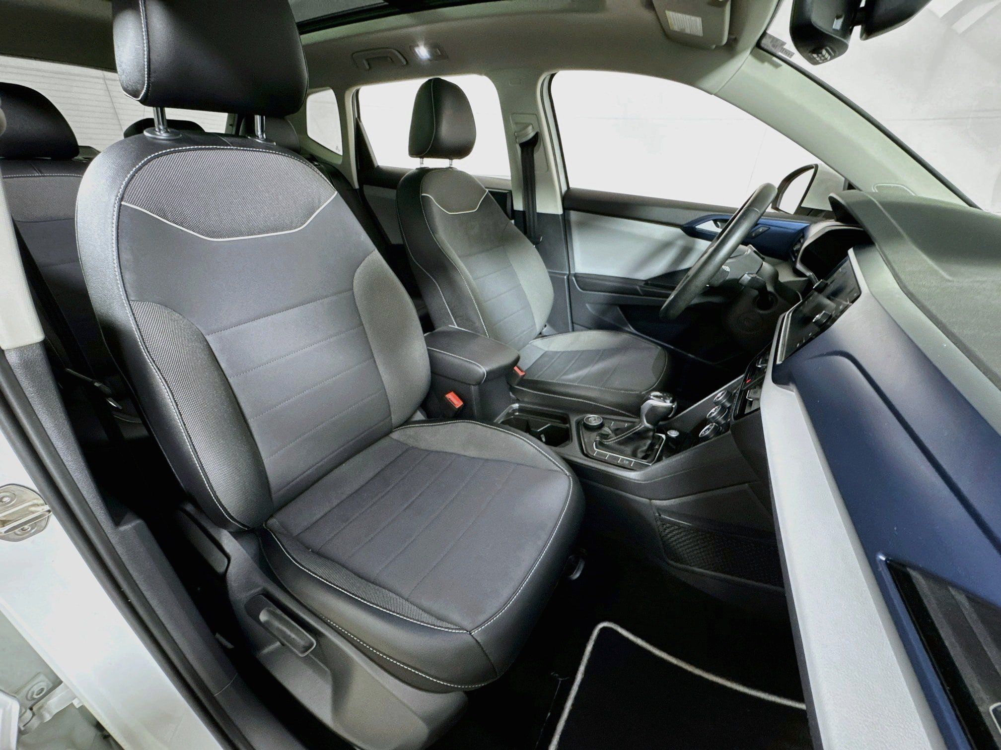 Used 2023 Volkswagen Taos SE w/ Panoramic Sunroof Package AWD/4WD image 28