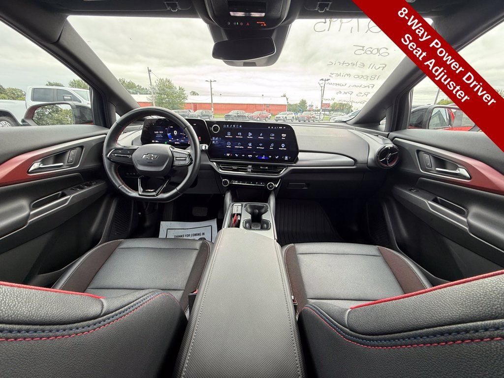 Used 2025 Chevrolet Equinox EV RS FWD image 40
