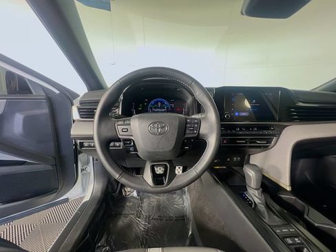 Used 2025 Toyota Camry SE FWD image 14
