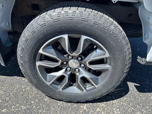Used 2023 Chevrolet Silverado 1500 LT AWD/4WD image 10