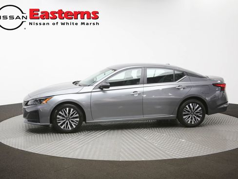 Used 2025 Nissan Altima 2.5 SV FWD image 57