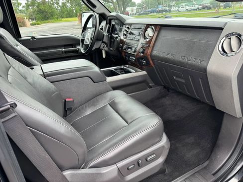 Used 2011 Ford F250 Lariat w/ Lariat Interior Pkg AWD/4WD image 24
