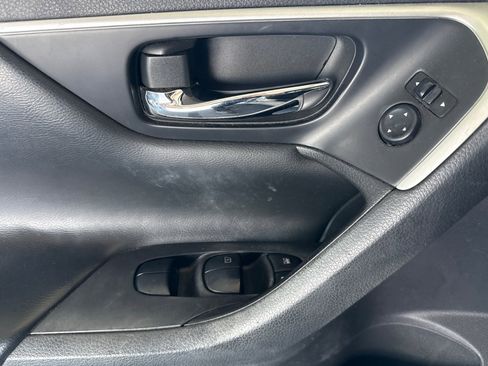 Used 2016 Nissan Altima 2.5 S w/ Power Driver Seat Package FWD image 11
