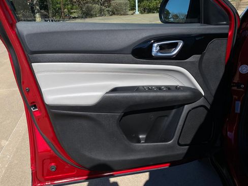 Used 2025 Jeep Compass Limited image 24