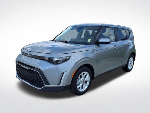 Used 2025 Kia Soul LX w/ LX Technology Package FWD image 3