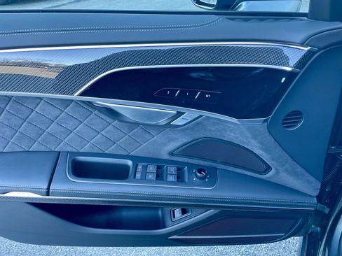 Used 2025 Audi S8 image 12