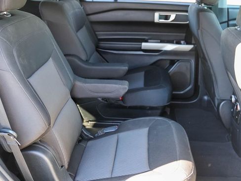 Used 2022 Ford Explorer XLT image 18