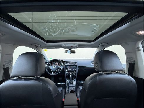 Used 2017 Volkswagen Golf S image 22