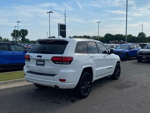 Used 2021 Jeep Grand Cherokee Laredo X AWD/4WD image 7