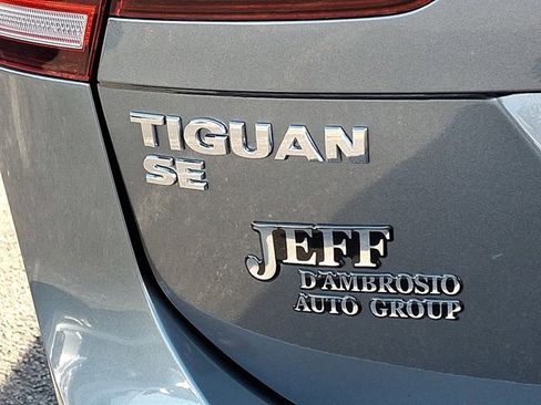 Certified 2021 Volkswagen Tiguan SE R-Line image 34