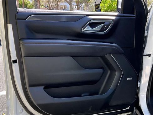 Used 2022 Chevrolet Suburban RST w/ Luxury Package image 23