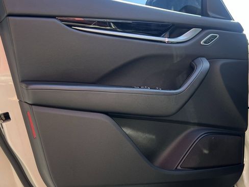 Used 2021 Maserati Levante image 14