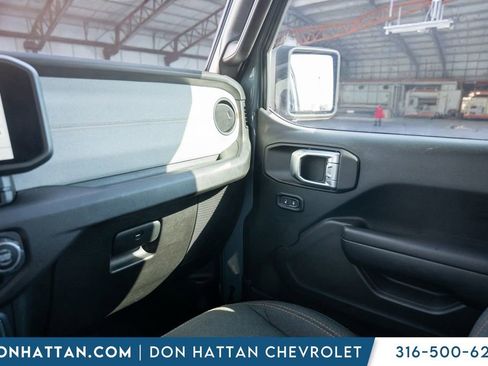 Used 2024 Jeep Wrangler Unlimited image 16