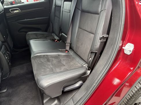 Used 2022 Jeep Grand Cherokee Laredo X RWD image 32