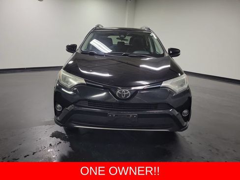 Used 2018 Toyota RAV4 XLE AWD/4WD image 2