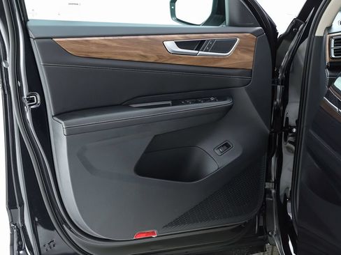 New 2026 Volkswagen Atlas SE FWD image 18