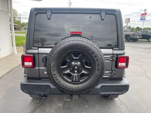 Used 2018 Jeep Wrangler Unlimited Sport AWD/4WD image 5