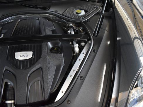 Used 2020 Porsche Panamera image 50