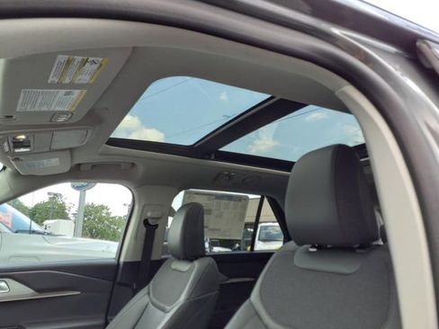 Used 2025 Ford Explorer Active w/ Active Comfort Package image 10