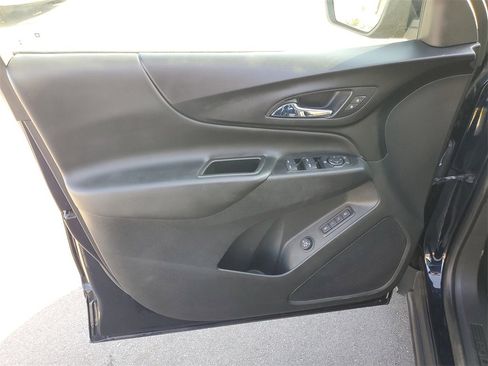 Used 2021 Chevrolet Equinox LT image 12