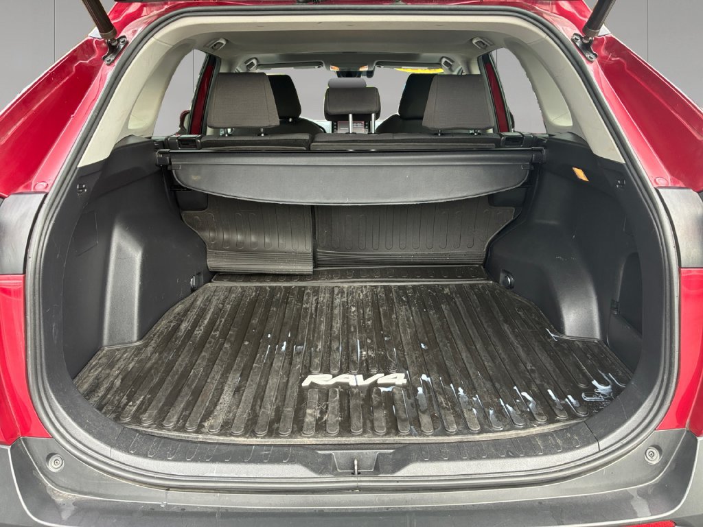 Used 2020 Toyota RAV4 XLE w/ Convenience Package AWD/4WD image 19