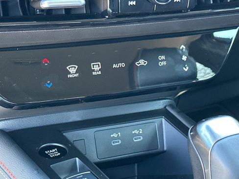 Used 2025 Nissan Kicks SR image 30