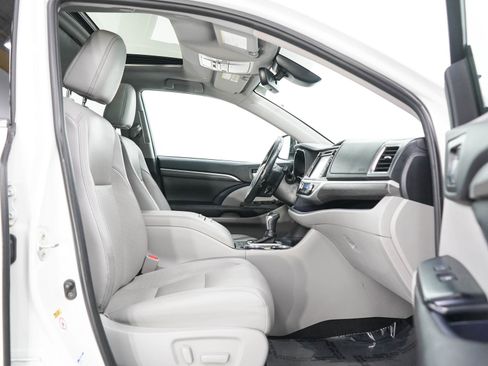 Used 2019 Toyota Highlander Limited AWD/4WD image 11