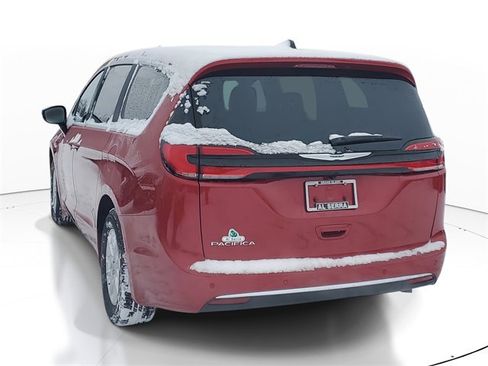 New 2026 Chrysler Pacifica Select image 3