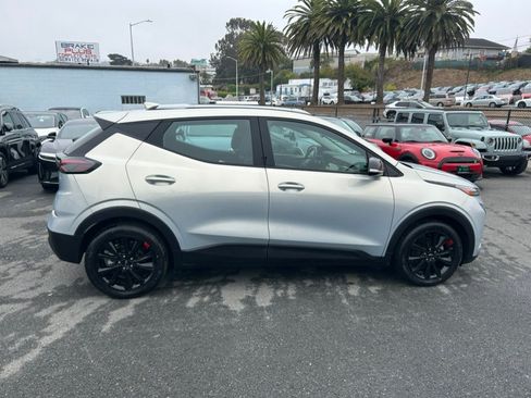 Used 2023 Chevrolet Bolt EUV LT w/ Convenience Package FWD image 4