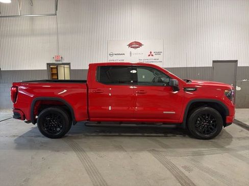 Used 2025 GMC Sierra 1500 Elevation image 2