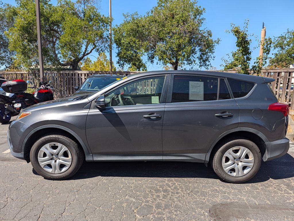 Used 2015 Toyota RAV4 LE FWD image 2