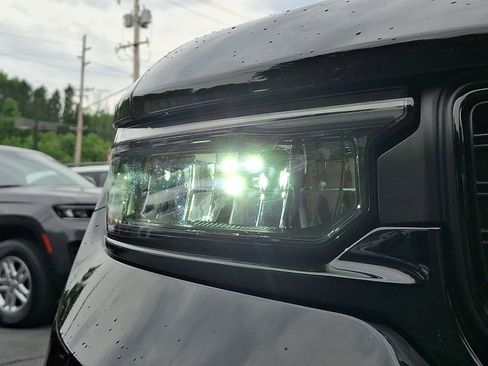 Certified 2025 Jeep Grand Cherokee Altitude AWD/4WD image 9
