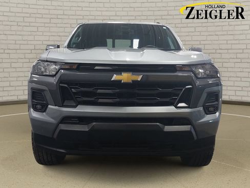 Used 2023 Chevrolet Colorado LT w/ LT Convenience Package II AWD/4WD image 2